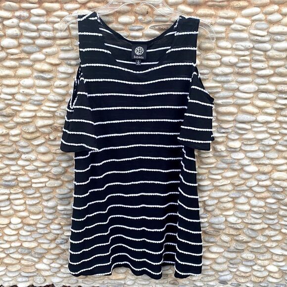 Bobeau Black & White Striped Textured Cold Shoulder Top. Size Small. EUC! - Picture 2 of 6
